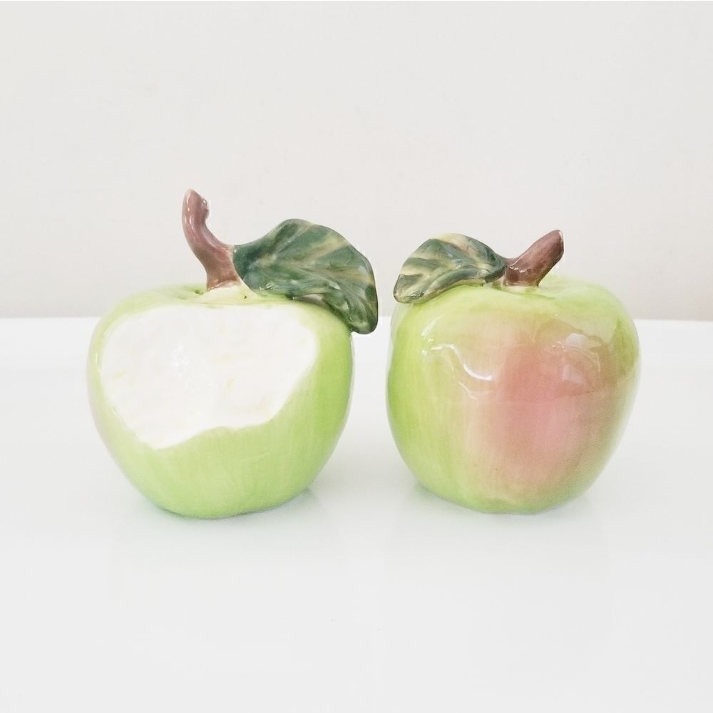Farmhouse apple salt and pepper shakers vintage